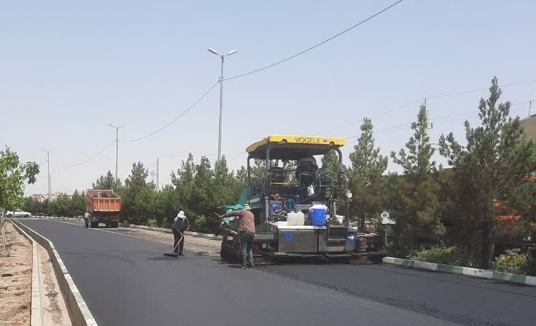 توزیع 1300تن آسفالت در بلوار شهید مکیان در پردیسان  